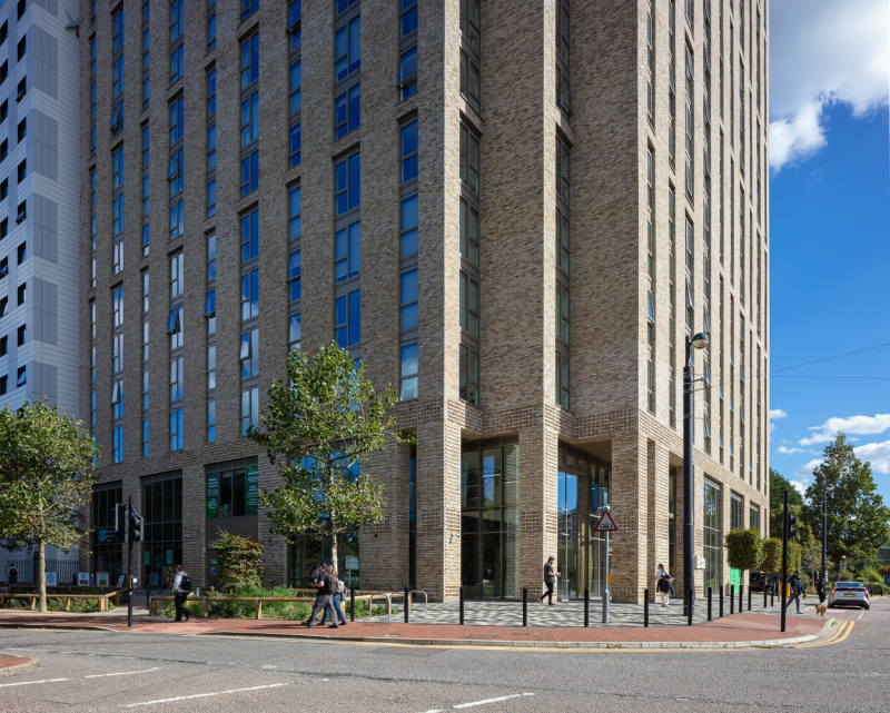 Eda residential development at Salford Quays taken on a sunny day for Chapman Taylor Architects - Midi Photography